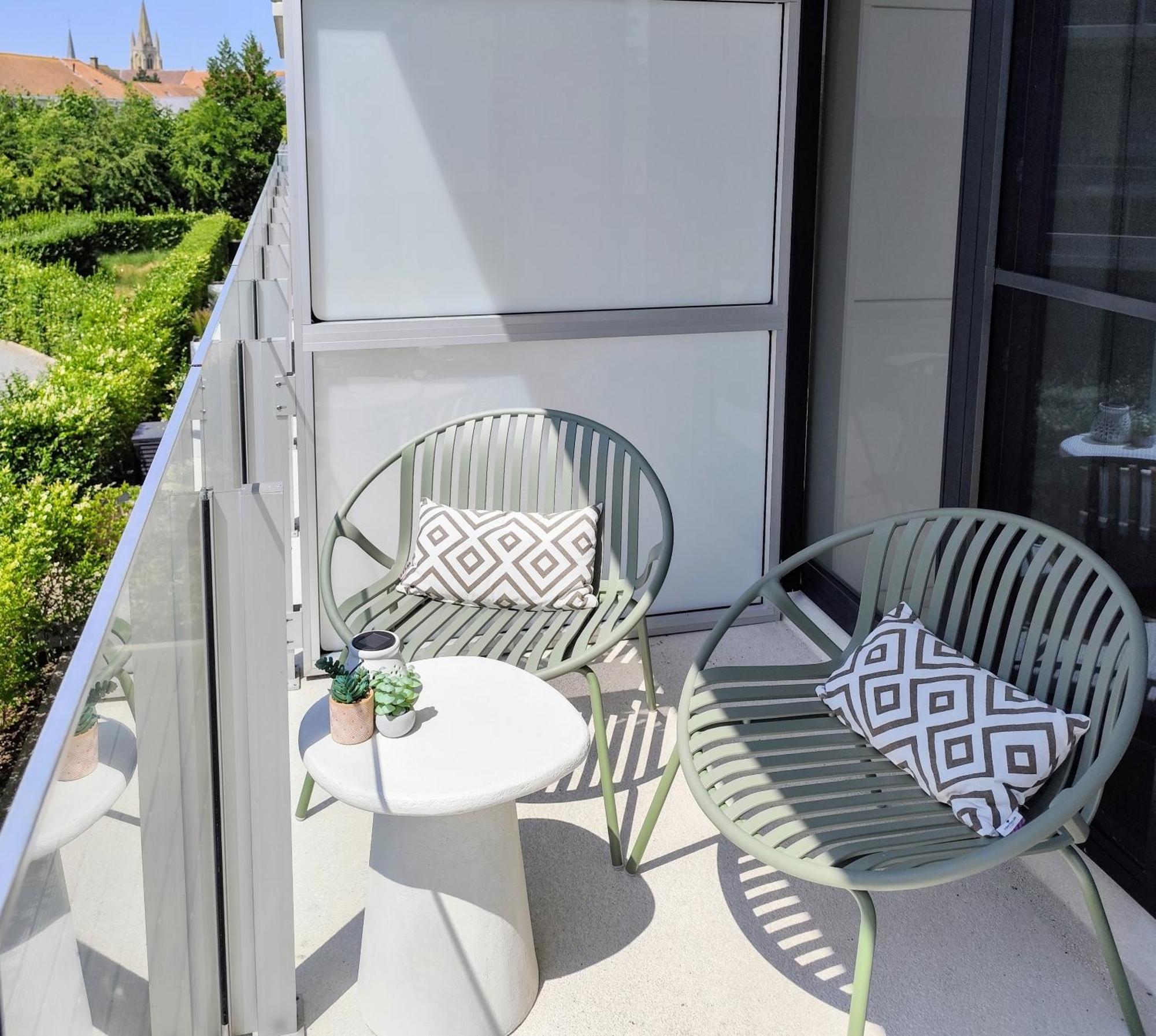 Waterfront Apartment *